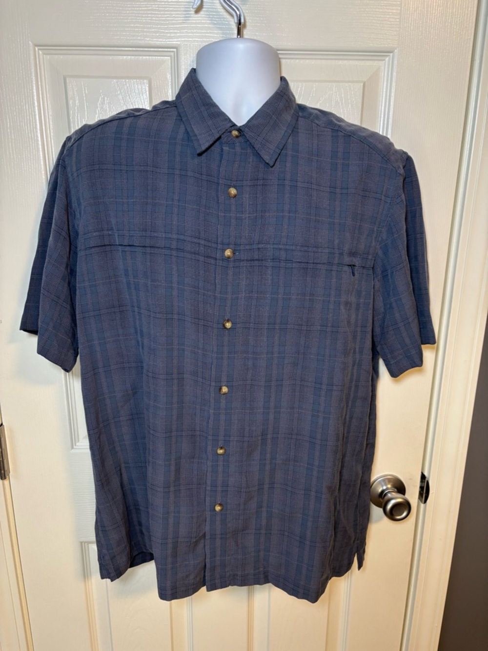 Eddie Bauer blue plaid button up shirt Size M